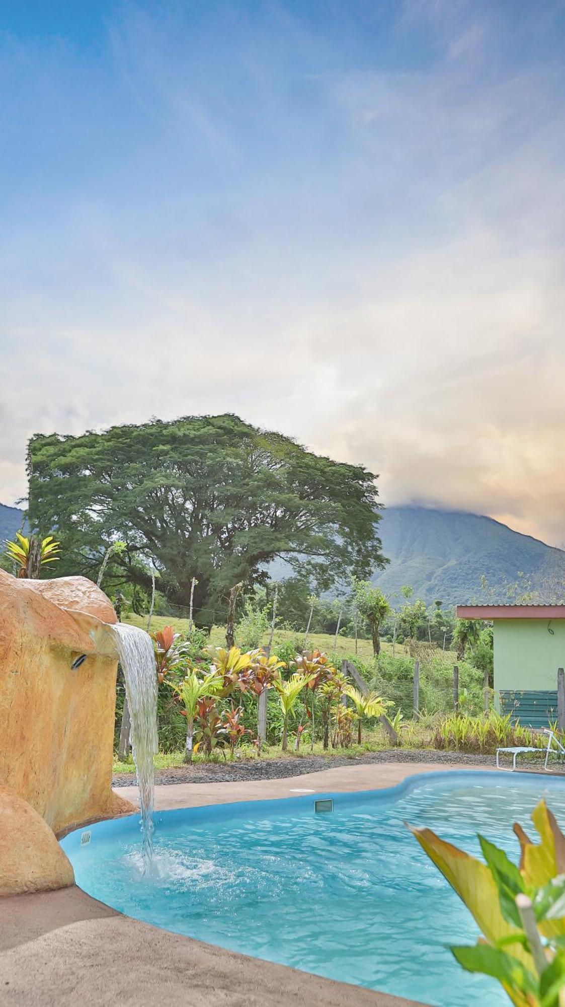 Hotel Chongos Place La Fortuna Esterno foto